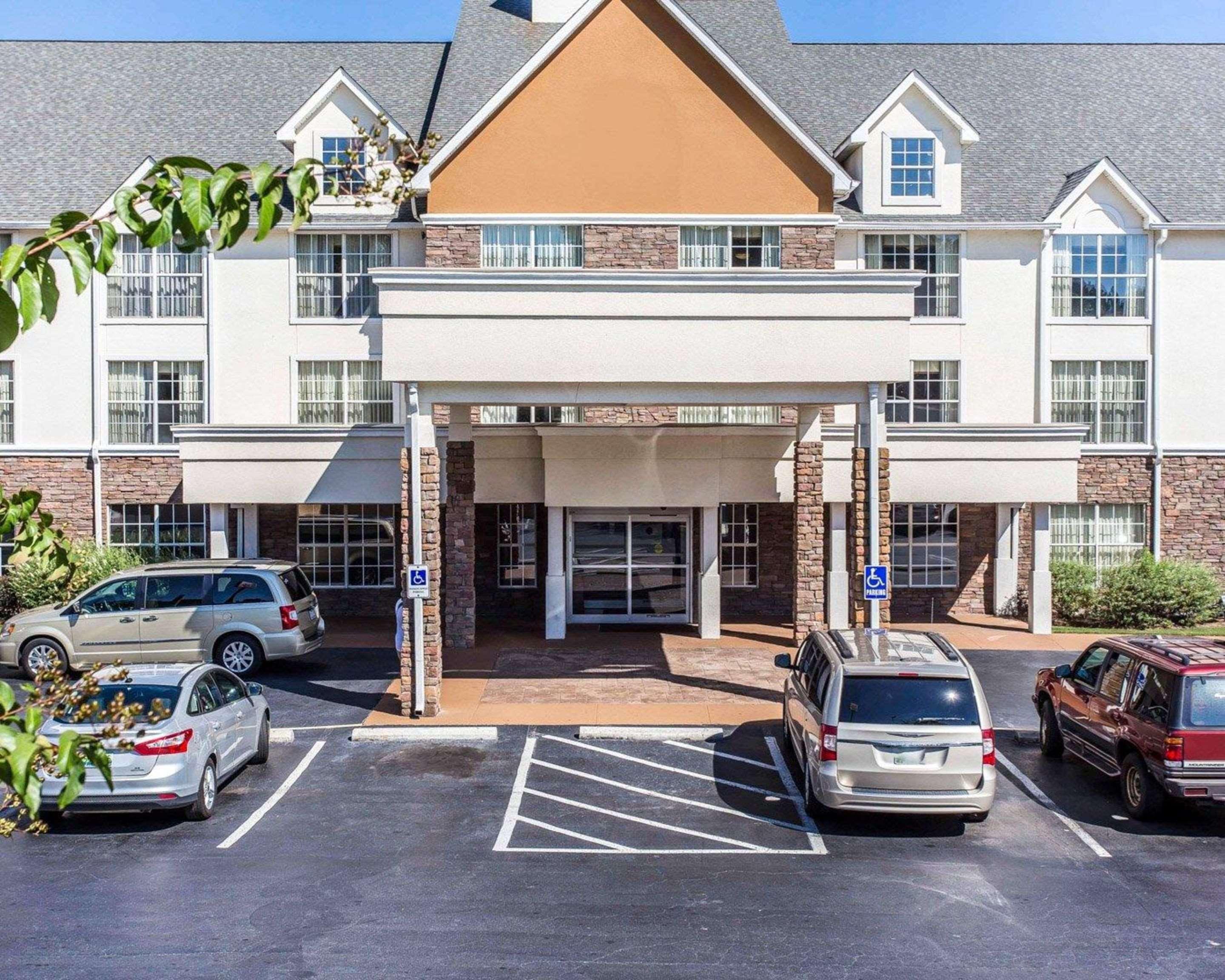 Comfort Inn & Suites Ballpark Area Smyrna Exterior photo